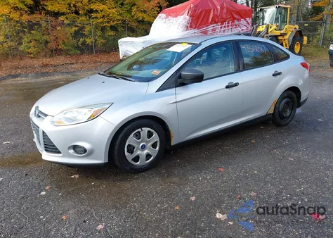 2012 Ford Focus S z USA, uszkodzony, nr VIN 1FAHP3E23CL229372
